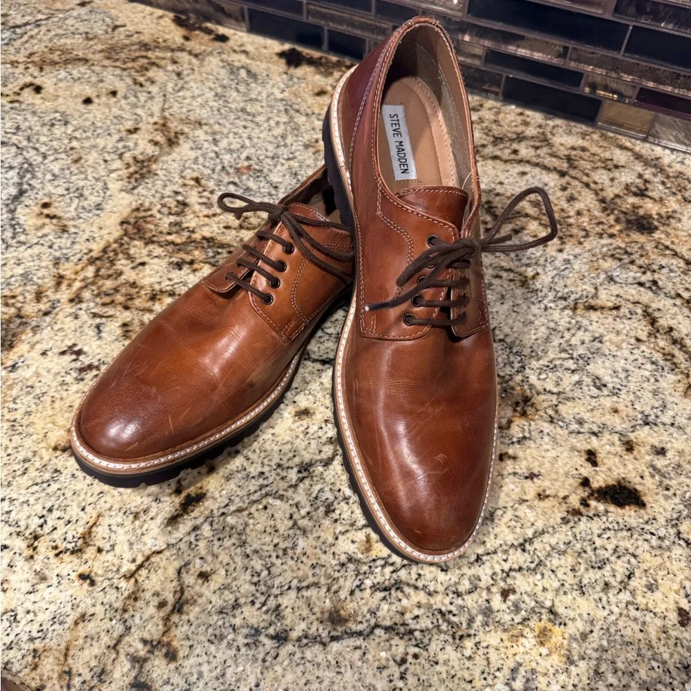 Steve Madden Brown Oxfords with Polished Leather and Glossy Finish - Picture 2 of 6